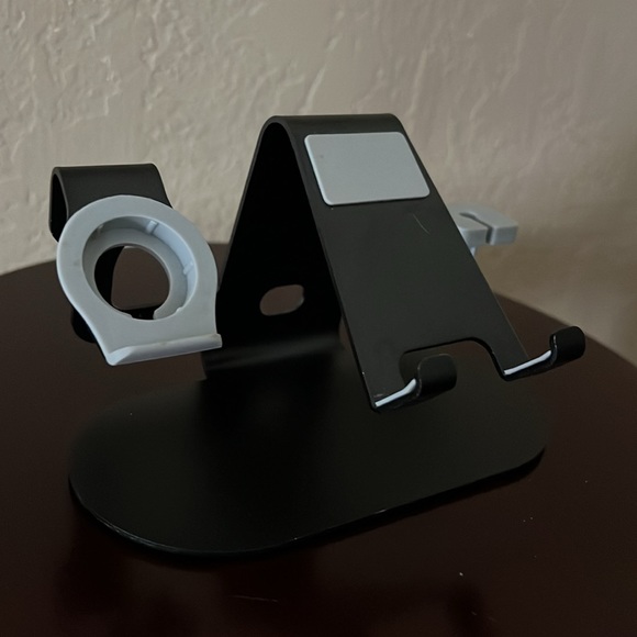 Aluminum 3-in-1 Apple Charging Dock for Smart Products - Picture 8 of 13